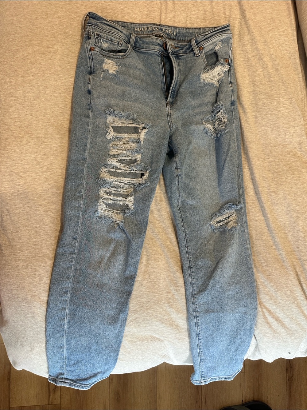 American Eagle Mom Jeans stretch distressed Size 10